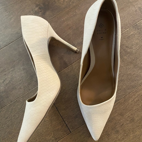 Women’s size 8.5 heels - Picture 3 of 3